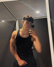 Ragazze,donne se vi volete divertire o anche sentirvi apprezzate contattatemi sul mio telegram @Arthur 