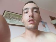 Ragazzo di 30 anni in cerca di scopa amica e di tanto sesso 