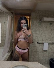 Ti offro sesso gratis se riesci a soddisfarmi in 30 minuti altrimenti paghi 50€ sono una fontana 
