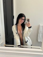 Ciao amore mio🥰🌹
Mi chiamo Sarah, sono una giovane escort professionista disponibile per momenti di divertimento e discrezione. Per maggiori informa