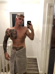 Sono disponibile 24 ore su 24, 7 giorni su 7, e sono un uomo gay, sia attivo che passivo. 