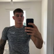 Sono un uomo gay, sia attivo che passivo, e ho un pene di 23 cm.🍆🍑
