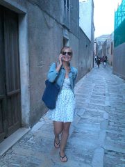 voglia di rilassarti? sono una bella donna polacca con tanta voglia di farti rilassare! chiamami o scrivimi su facebook (Domi Va Piano)
Chiamami dalle
