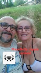 MaxeBetty coppia lui cuckold Cornuto dichiarato pubblicamente 