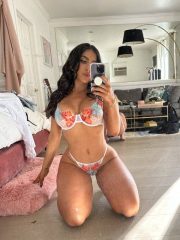 Sono una escort e sono disponibile per incontri sessuali a pagamento 🥰