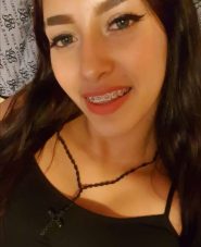 Je suis nouvelle ici et je suis disponible 
