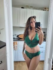 Sono disponibile ora per massaggi e sesso🥰🥵🌹