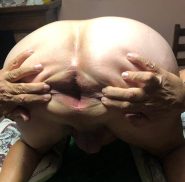 Cerco una lei autoritaria amante dell'ano maschile..... 