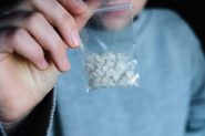 Crystal Meth online (metanfetamina) in vendita
La metanfetamina è un potente stimolante del sistema nervoso centrale che viene utilizzato principalmen
