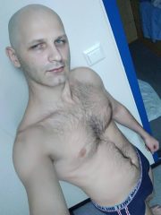 Ciao. Se non sei contrario al sesso con uno straniero, io sono la tua opzione. Cerco una ragazza per fare sesso regolare. Incontri sul tuo territorio.