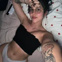 Sono disponibile per incontri sessuali a pagamento.