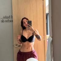 Sono disponibile per incontri sessuali a pagamento.

