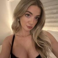 Nuova donna sorridente 🍑