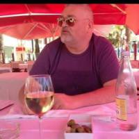 Ciao sono meo busselli, cerco uomo dotato contattatemi su facebook o sull email romeobusselli@gmail.com
