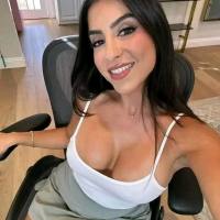 Sono una escort e sono disponibile per incontri sessuali a pagamento 🥰