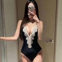 2 ragazze asiatiche molto bene e giovani 