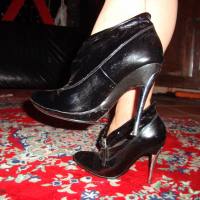 DONNA MATURA DOMINANTE... SOLO PER POCHI PRESCELTI AMANTI DEL RISPETTO PRONI AL MIO COSPETTO