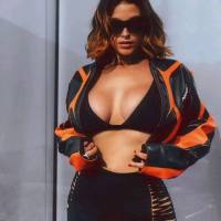 Bella, piccante, elegante e raffinata, sono molto entusiasta e birichina. 😜 Sexy e appassionata, ho un seno naturale splendido e sono una vera e prop