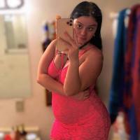 Sono disponibile per incontri sessuali; faccio anche massaggi. 