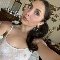 Cerco un incontro sessuale intenso e sincero. Se sei interessato/a, mandami un messaggio su WhatsApp e possiamo incontrarci. 