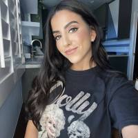 Ciao, sono una raffinata e sensuale escort italiana. Offro incontri esclusivi a uomini in cerca di una compagnia elegante e discreta. Mi piace creare 