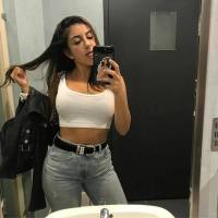 Sono una persona curiosa e aperta, in cerca di un incontro discreto e senza impegno. Sono interessata a uno scambio sfacciato con qualcuno che sappia 