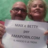 MaxeBetty vera coppia porca lui cuckold dichiarato pubblicamente 