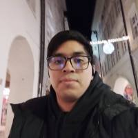 Sono un ragazzo single che cerca milf ninfomane e affamata di cazzo che mi voglia svuotare le palle e usarmi come il suo giocattolo personale.