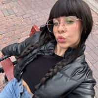 Ciao, piacere di conoscerti e da dove vieni e quanti anni hai, sono disponibile per massaggi ☺️