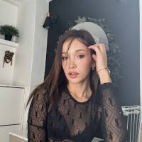 Sono molto sexy, molto dolce, affascinante e molto femminile... garantisco un'igiene impeccabile e le mie foto sono reali al 100%.
Se cerchi un incont