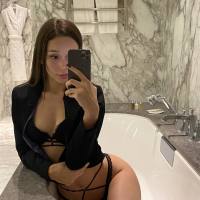 Ragazza giovane con curve molto sensuali, mora morbida e tenera con un enorme seno naturale e un gran culo! Puoi prendertene cura con 🍑🍦Potrei farti
