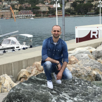 Sono un uomo 44 enne., atletico., e con tanta voglia di far sesso realmente con donne mature., vorrei riservatezza da entrambe le parti.,