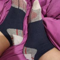 Vendo foto personalizzate di piedi, calzini e intimo usati! 🦶🧦👙
