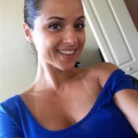 Sono una donna gentile e sensibile. Temperato, facile da andare d'accordo, estroverso e bravo nella conversazione. Non sono mai stato influenzato da c