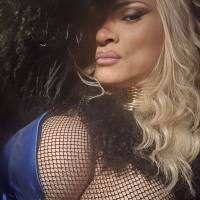 Lola Sensuale, Focosa e Disponibile. Un mare di Desideri Oscuri e Passionali
