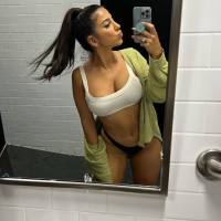 Disponibile per soddisfare i tuoi desideri sessuali. 