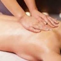 Massaggio di benessere per donne interessate.