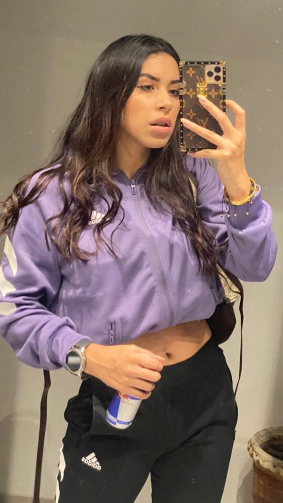 Una bella donna fontana disponibile 