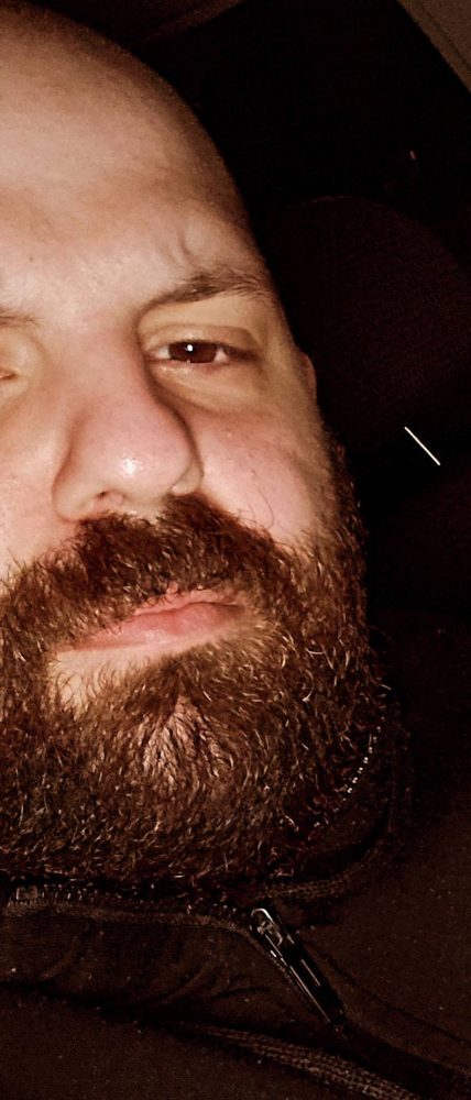 Mi chiamo davide ho 28 anni ........cerco una donna matura per fare esperienze e divertirmi .3277849293 