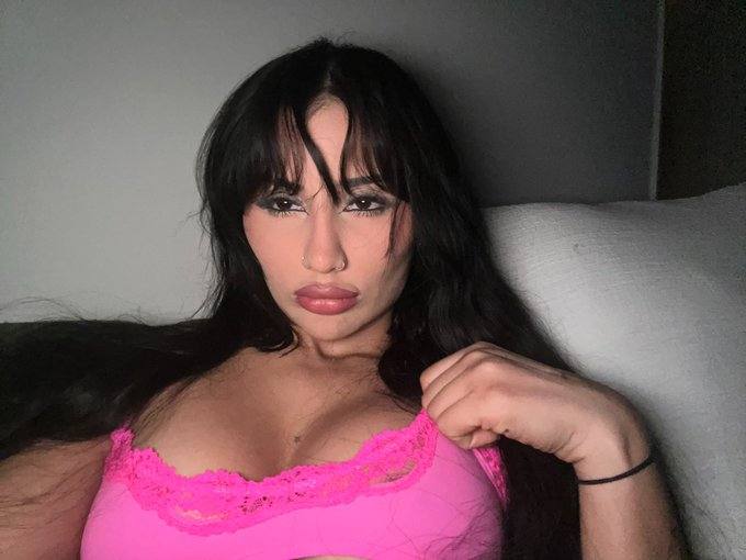 Sono una donna single disponibile per una rapporto sessuale ma è pagamento quindi sei interessato