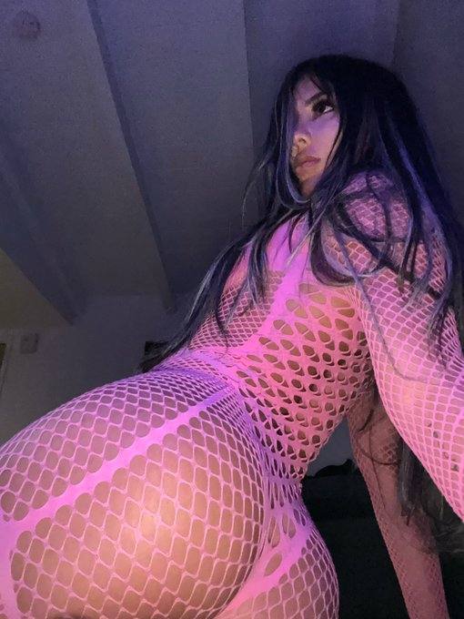 Sono una donna single disponibile per una rapporto sessuale ma è pagamento quindi sei interessato