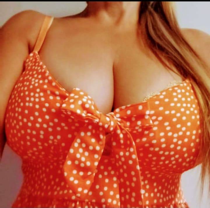 A MAROTTA SPLENDIDA MILF MOLTO SEXY SIMPATICA GENTILE E SOLARE 
