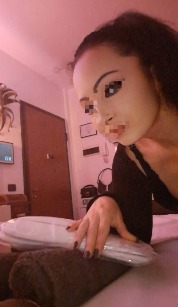 Massaggiatrice con attestati ,italiana,bellissima presenza, con partita iva...a Gallarate!