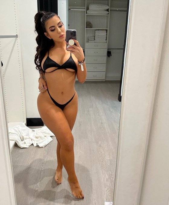 Sono una escort e sono disponibile per incontri sessuali a pagamento 🥰