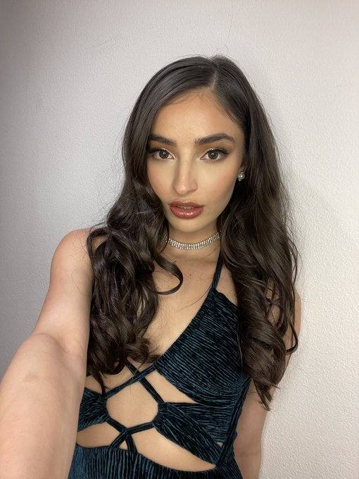 Ecco il mio Zangi 78-4725-0605 e il mio numero WhatsApp +33 780969663, e se possibile anche il mio Telegram @ambre88106