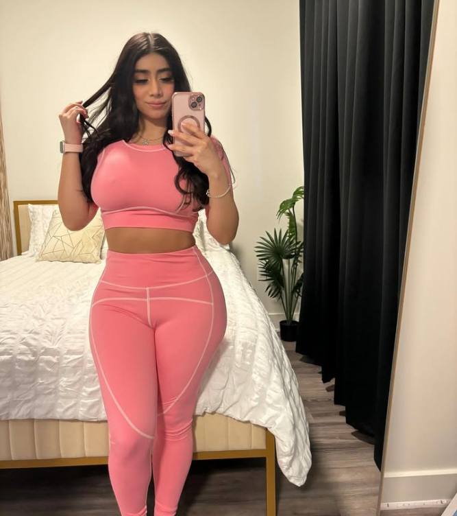 Sono una escort e sono disponibile a soddisfarti sessualmente.