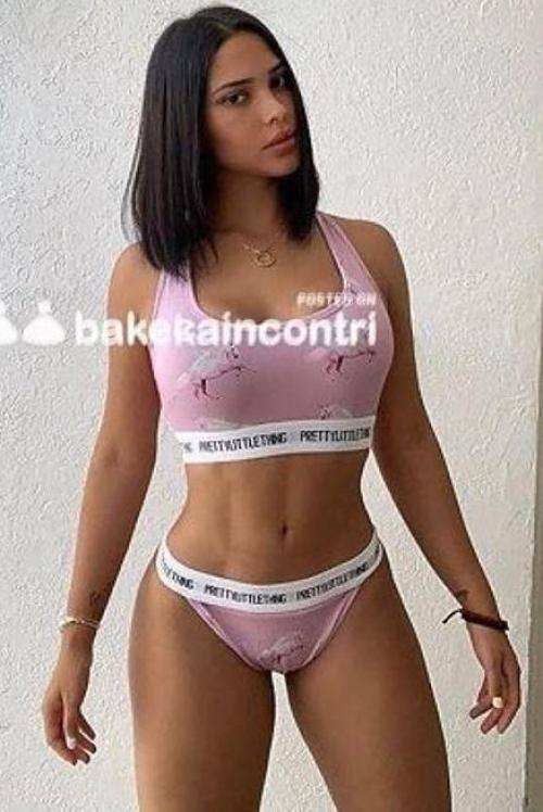 Novita' assoluta - Gran bella femmina latina 23enne, unica e travolgente, sensualissima (come vedi in foto)
