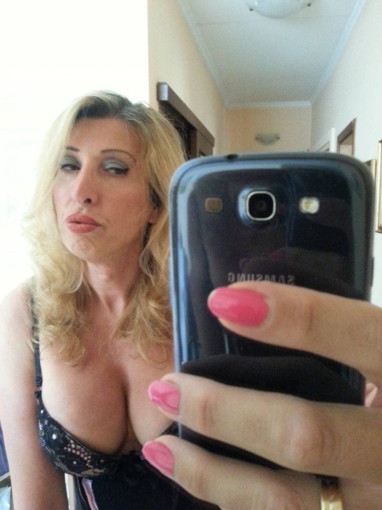 VERA REGINA DEL SESSO PORCA E DISPONIBILISSIMA ATTIVA E PASSIVA 
