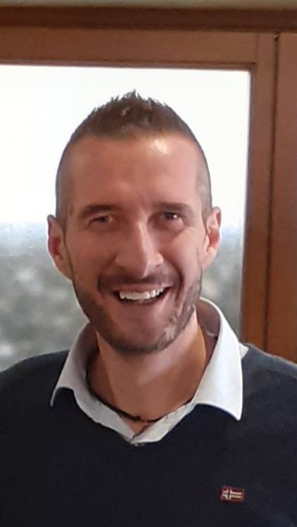 Uomo cerca donna per divertirsi e far divertirsi 