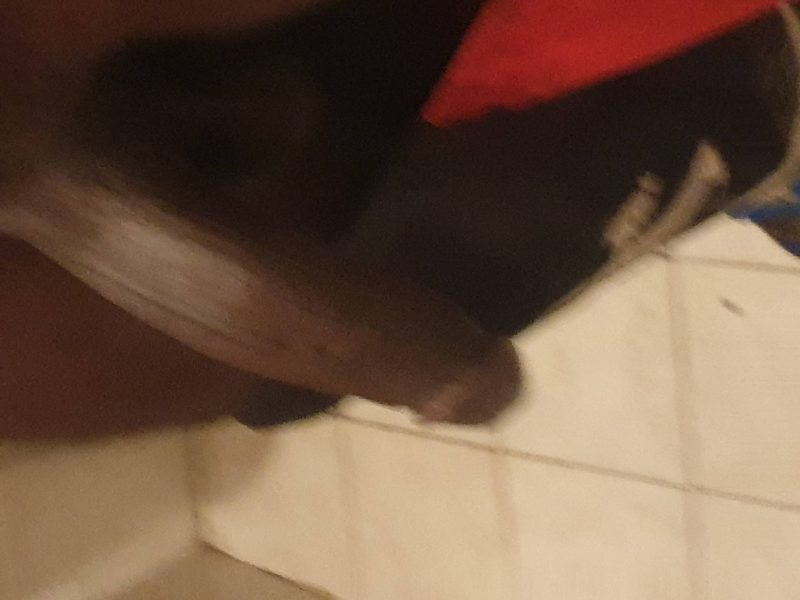 Ciao mi chiamo devison ho 25 anni cerco sesso donne mature anche coppia ho cazzo grosso nero se vuoi saggiare scrivi mi sul WhatsApp sono disponibile